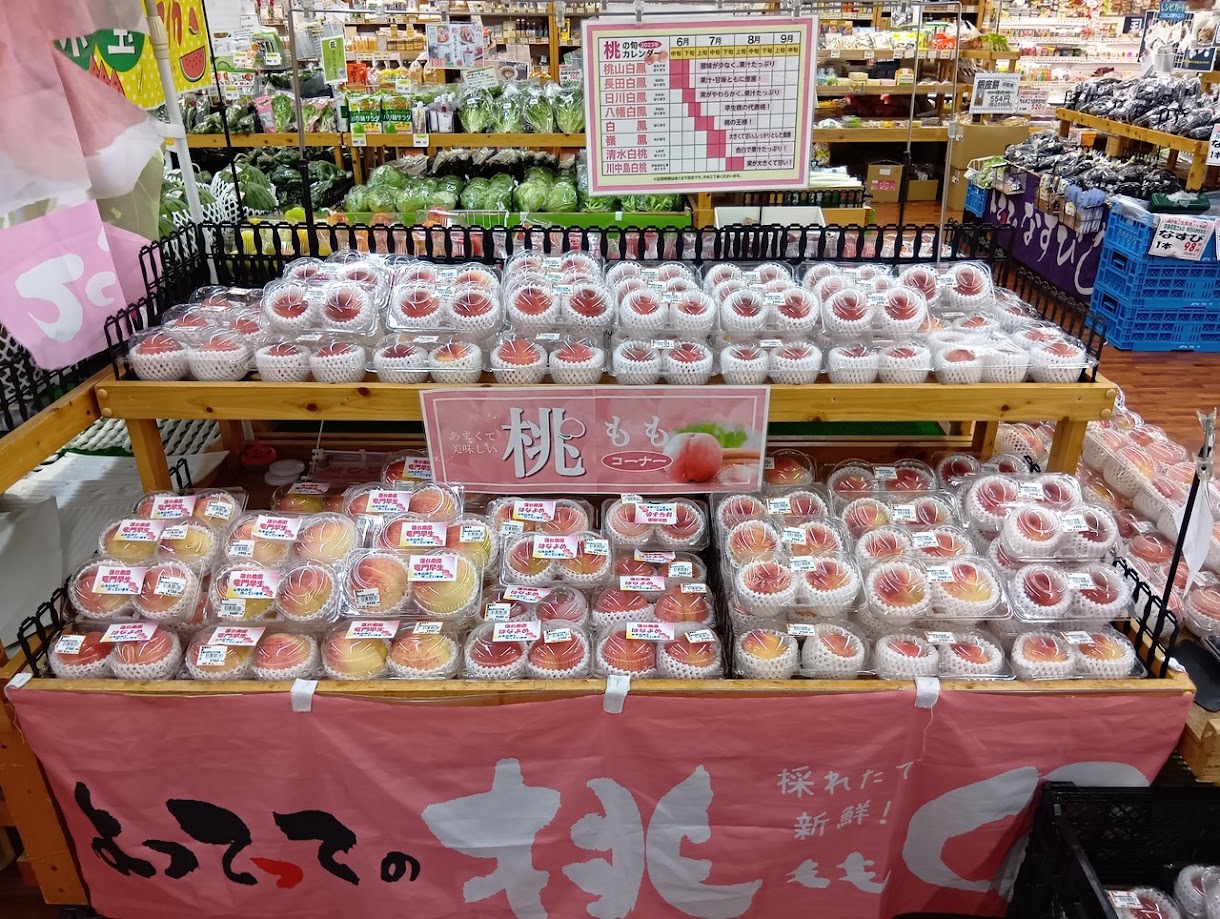 初夏の味覚『早生桃・すもも』が豊富に入荷中！