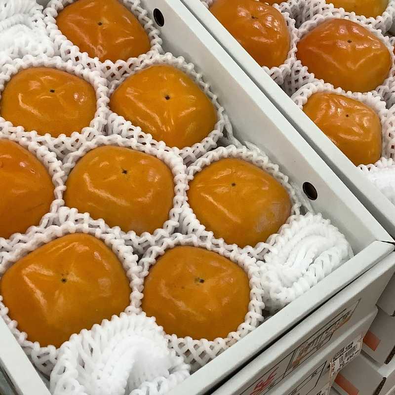 多種多様な「柿」続々入荷中です！