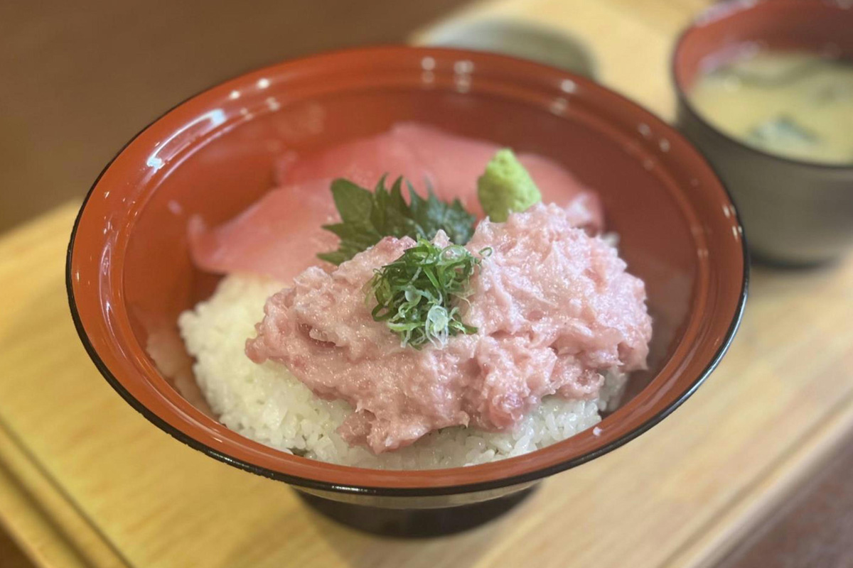 まぐろとネギトロ丼の画像
