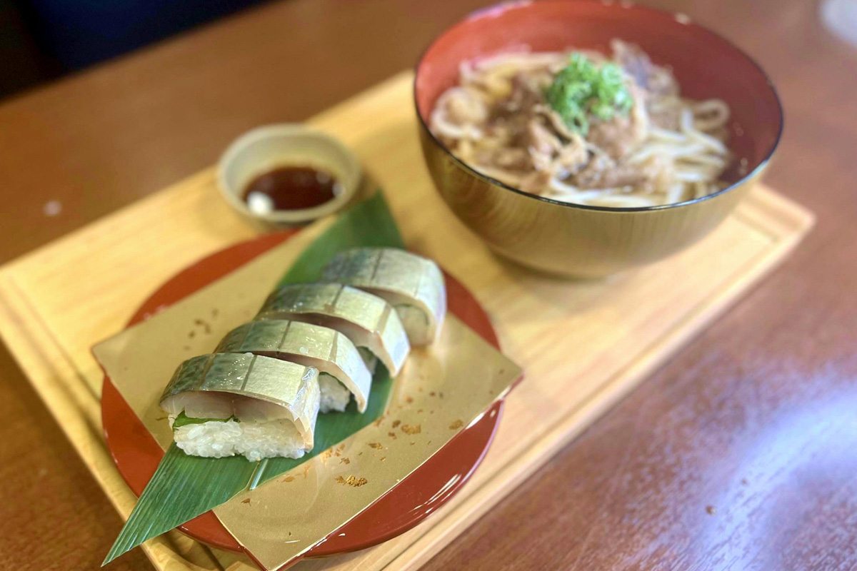トロさば棒寿司ハーフと肉うどんセットの画像